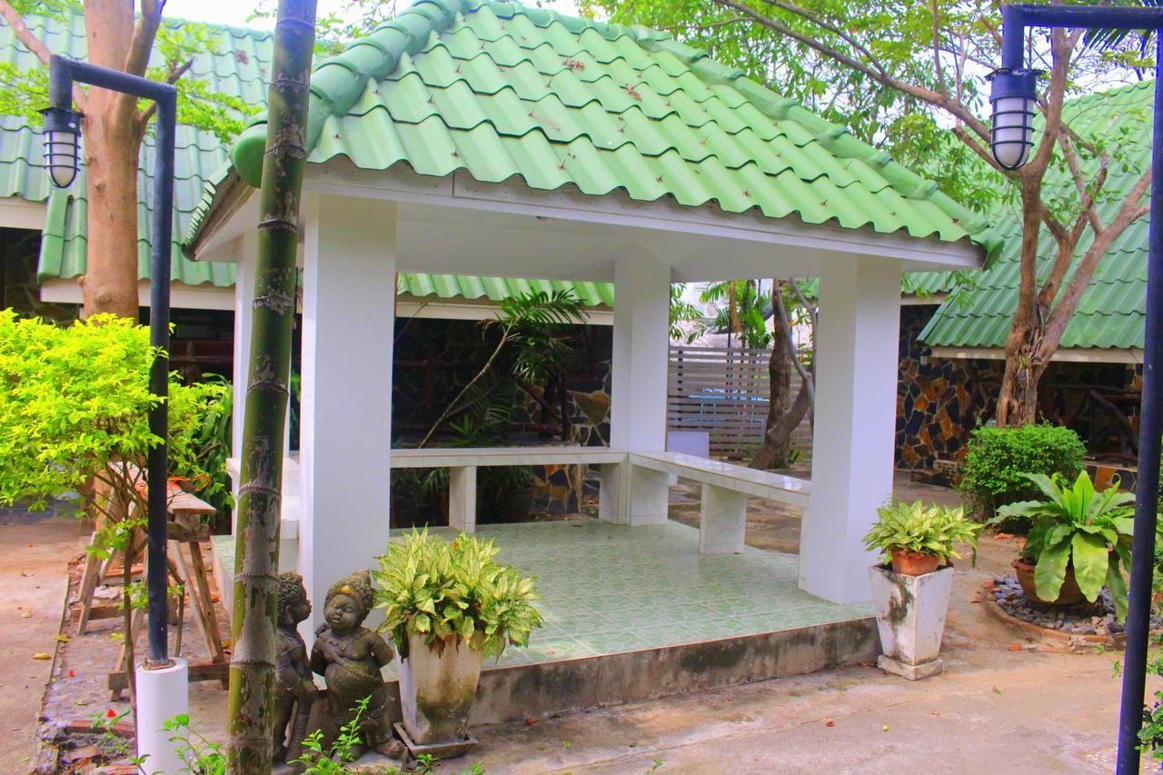 Squid Resort Haad Chao Samran Exterior photo