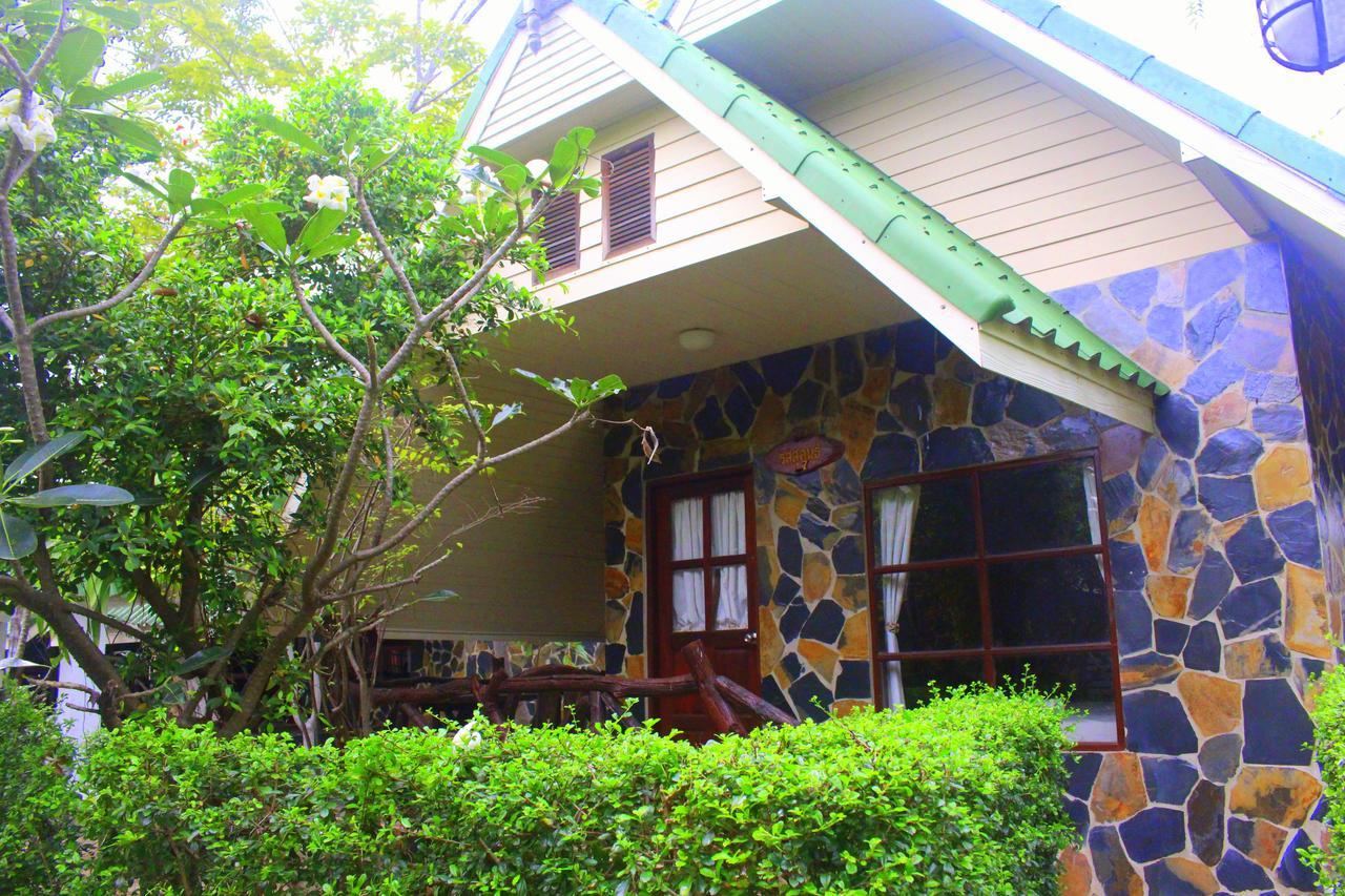 Squid Resort Haad Chao Samran Exterior photo